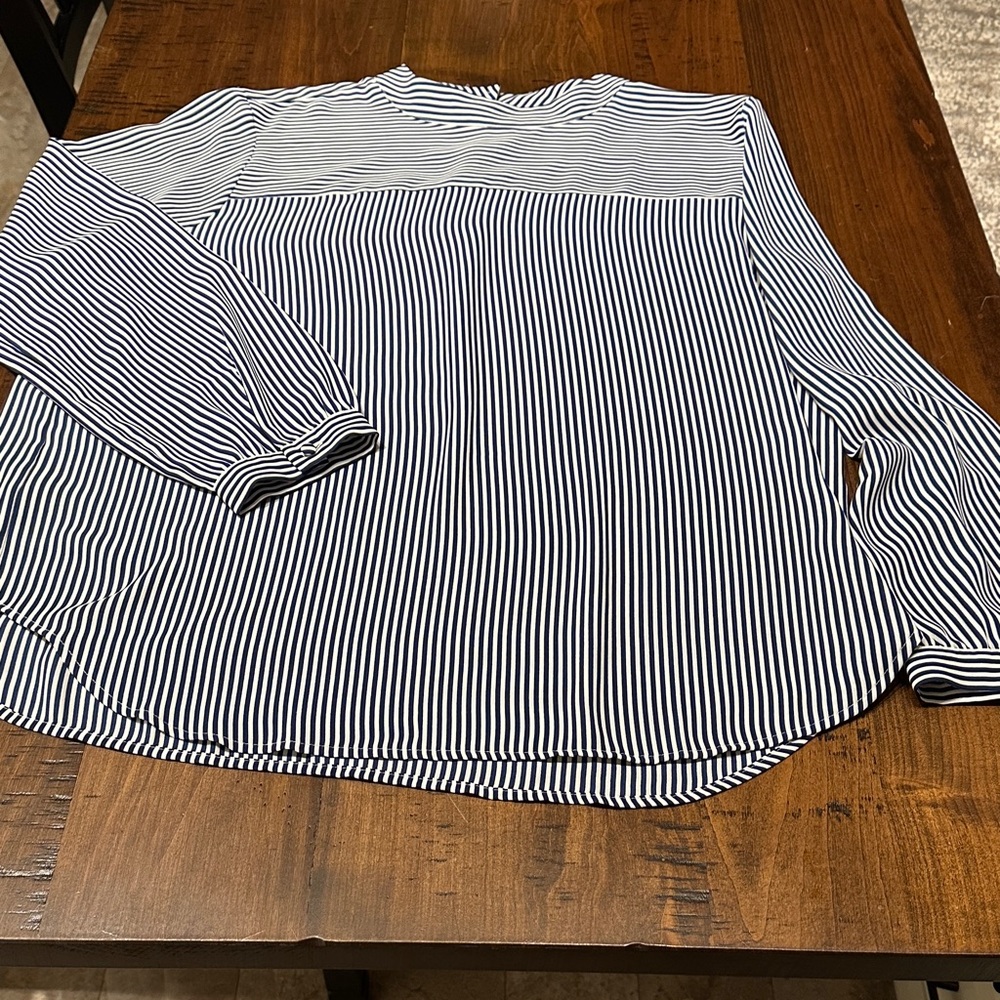 LOFT Women’s Navy and White stripe top.